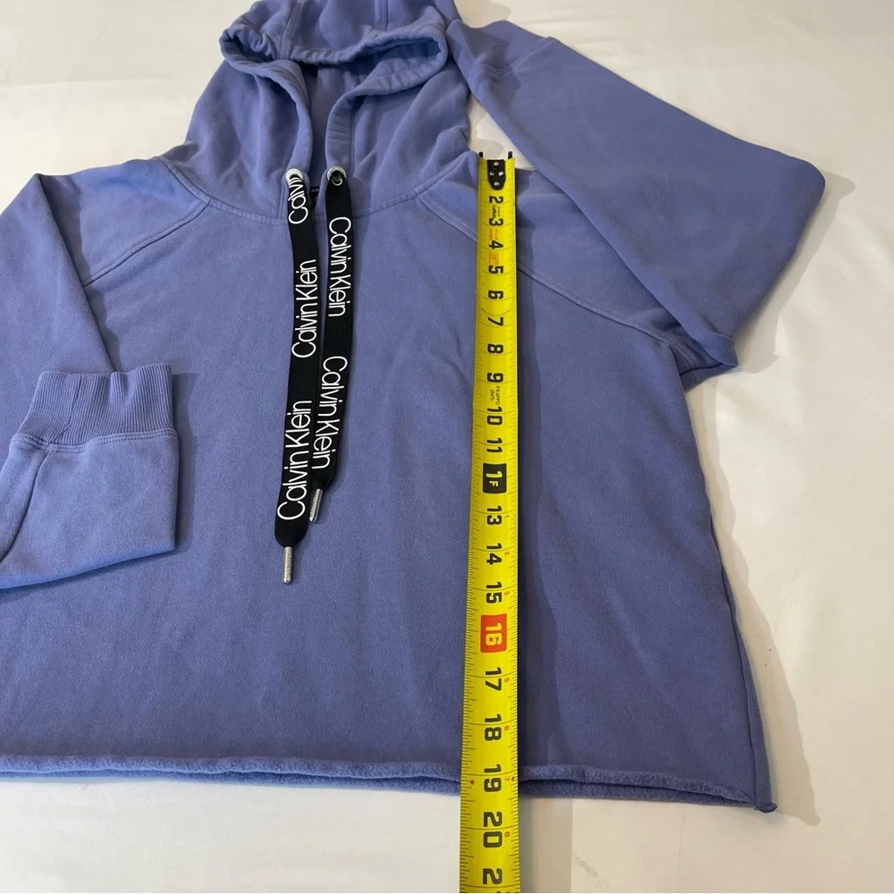 CALVIN KLEIN WOMENS SHORT HOODIE, SIZE M, VERY GOOD CONDITION, PREOWNED - Picture 3 of 3